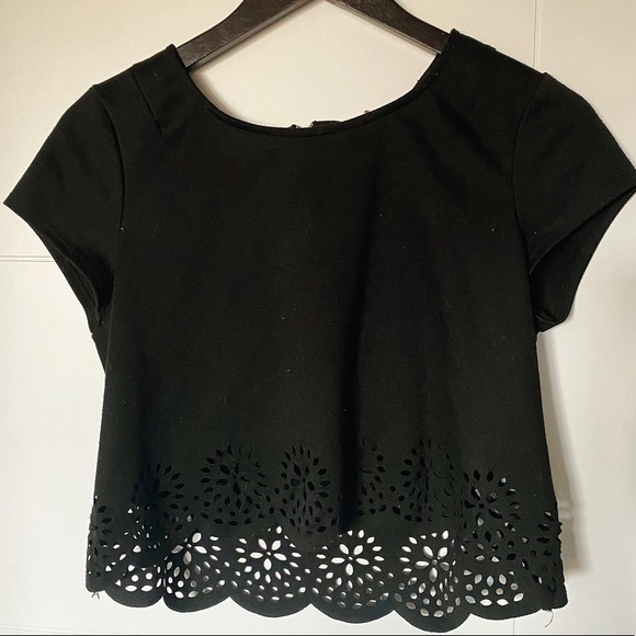 Urban Outfitters Floral Cut-Out Crop Top - Picture 2 of 3